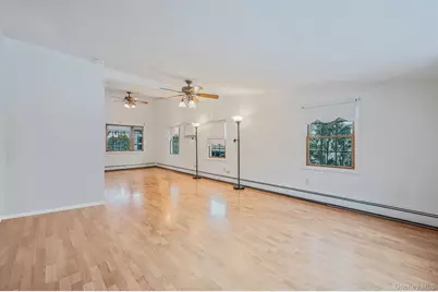 22 Mercury Lane, Levittown, NY 11756 - Photo 10