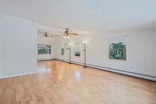 22 Mercury Ln, Levittown, NY 11756 - Photo 10