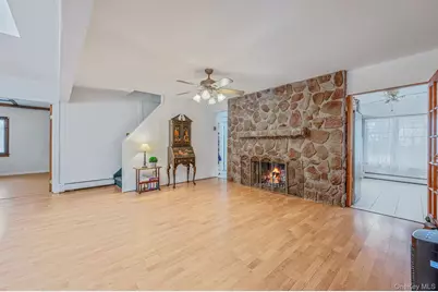 22 Mercury Lane, Levittown, NY 11756 - Photo 12