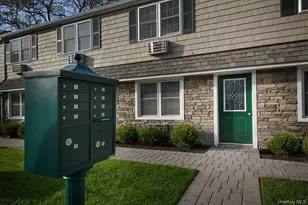 140 Orinoco Dr, Brightwaters, NY 11718 - Photo 2