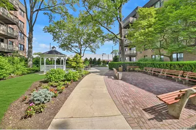 4 Birchwood Court #3J, Mineola, NY 11501 - Photo 16