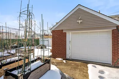 269-15 Union Turnpike, New Hyde Park, NY 11040 - Photo 36