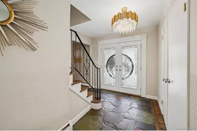 35 Saint Johns Place, West Babylon, NY 11704 - Photo 4