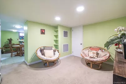 102 Franklin Avenue, Malverne, NY 11565 - Photo 16