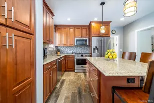 102 Franklin Ave, Malverne, NY 11565 - Photo 10