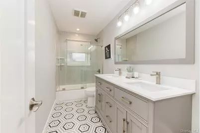 72 W Marine Avenue, Lindenhurst, NY 11757 - Photo 20