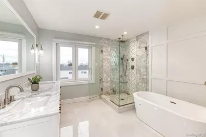 72 W Marine Avenue, Lindenhurst, NY 11757 - Photo 16