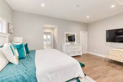 72 W Marine Avenue, Lindenhurst, NY 11757 - Photo 14