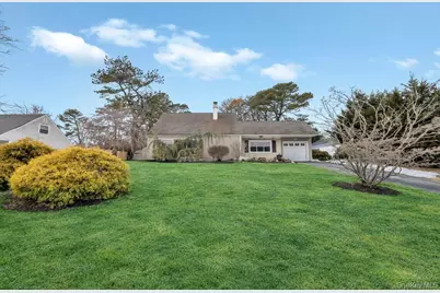 60 White Pine Way, Medford, NY 11763 - Photo 2