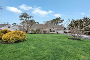 60 White Pine Way, Medford, NY 11763 - Photo 2