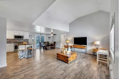 60 White Pine Way, Medford, NY 11763 - Photo 8