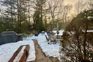 42 Hearthstone Dr, Dix Hills, NY 11746 - Photo 2