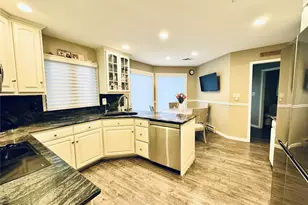 42 Hearthstone Dr, Dix Hills, NY 11746 - Photo 12