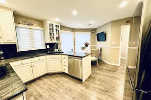 42 Hearthstone Dr, Dix Hills, NY 11746 - Photo 16