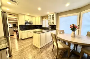 42 Hearthstone Dr, Dix Hills, NY 11746 - Photo 14