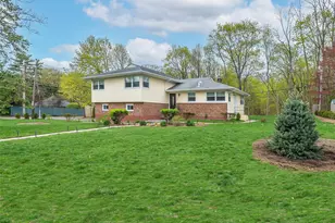 1 Milford Ln, Glen Cove, NY 11542 - Photo 2