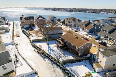 711 S Bayview Avenue, Freeport, NY 11520 - Photo 2