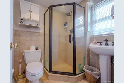 711 S Bayview Avenue, Freeport, NY 11520 - Photo 16