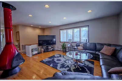 711 S Bayview Avenue, Freeport, NY 11520 - Photo 8