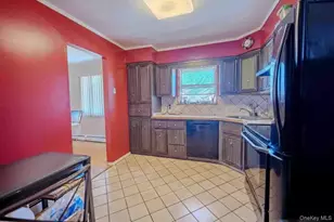 711 S Bayview Ave, Freeport, NY 11520 - Photo 10