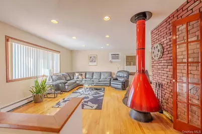 711 S Bayview Avenue, Freeport, NY 11520 - Photo 4