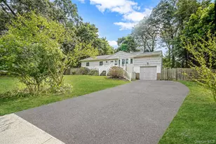 121 Foxdale Ln, Port Jefferson, NY 11777 - Photo 2