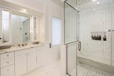 19 Gilbert Road, Great Neck, NY 11024 - Photo 22