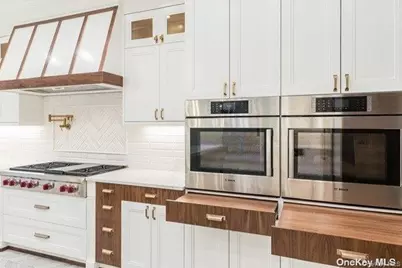 19 Gilbert Road, Great Neck, NY 11024 - Photo 12