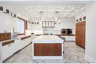 19 Gilbert Road, Great Neck, NY 11024 - Photo 14