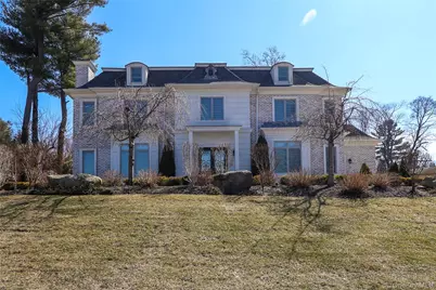 19 Gilbert Road, Great Neck, NY 11024 - Photo 2