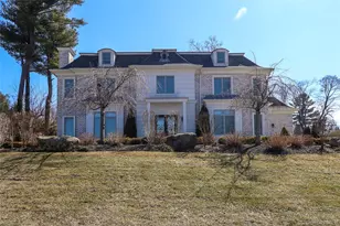 19 Gilbert Rd, Great Neck, NY 11024 - Photo 2