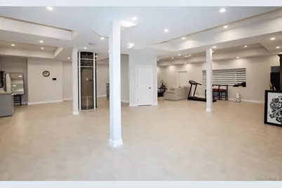 19 Gilbert Road, Great Neck, NY 11024 - Photo 30