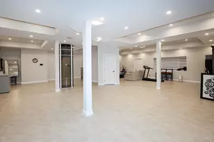 19 Gilbert Rd, Great Neck, NY 11024 - Photo 30