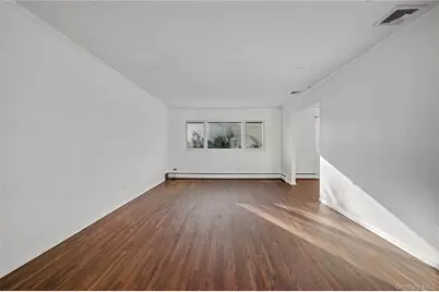 38 Park Drive E, Syosset, NY 11791 - Photo 4