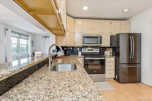 570 Sierra Vista Ln, Valley Cottage, NY 10989 - Photo 4