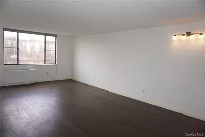 777 N Macquesten Parkway #308, Fleetwood, NY 10552 - Photo 4