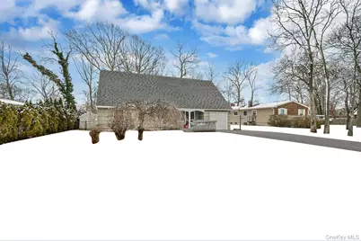 47 Holiday Boulevard, Center Moriches, NY 11934 - Photo 6