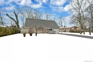 47 Holiday Blvd, Center Moriches, NY 11934 - Photo 6