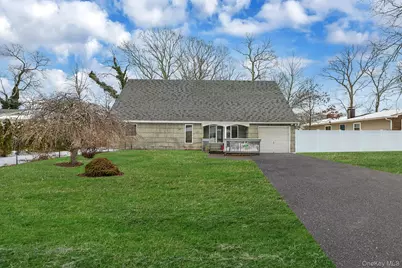 47 Holiday Boulevard, Center Moriches, NY 11934 - Photo 2