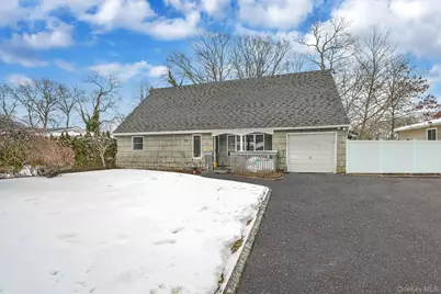 47 Holiday Boulevard, Center Moriches, NY 11934 - Photo 4