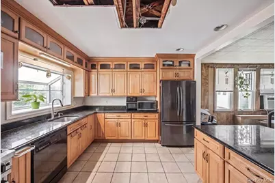 27 Faneuil Place, New Rochelle, NY 10801 - Photo 6