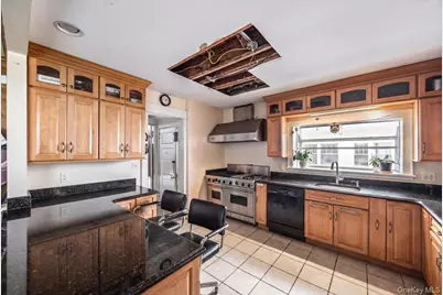 27 Faneuil Place, New Rochelle, NY 10801 - Photo 10