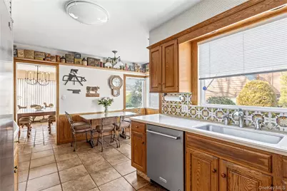 9 Chester Drive, Great Neck, NY 11021 - Photo 8