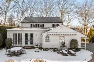 9 Chester Dr, Great Neck, NY 11021 - Photo 14