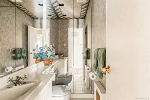 9 Chester Dr, Great Neck, NY 11021 - Photo 10