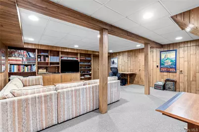 9 Chester Drive, Great Neck, NY 11021 - Photo 12