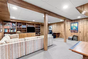 9 Chester Dr, Great Neck, NY 11021 - Photo 12