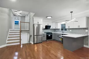 45 Colony Ln, Syosset, NY 11791 - Photo 2