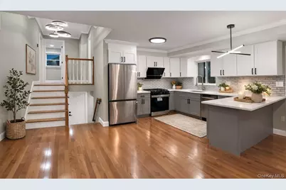 45 Colony Lane, Syosset, NY 11791 - Photo 4