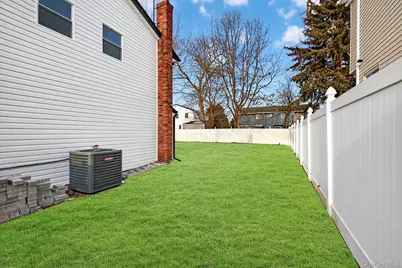 244 N Erie Avenue, Lindenhurst, NY 11757 - Photo 30